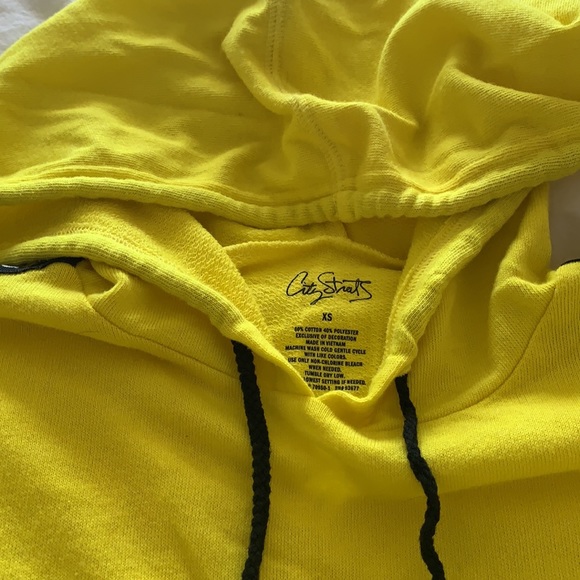 City Streets Juniors Cropped Top w/ Hood - Picture 2 of 7